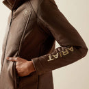 Jaqueta feminina Ariat com logo em couro sintético marrom, modelo Softshell